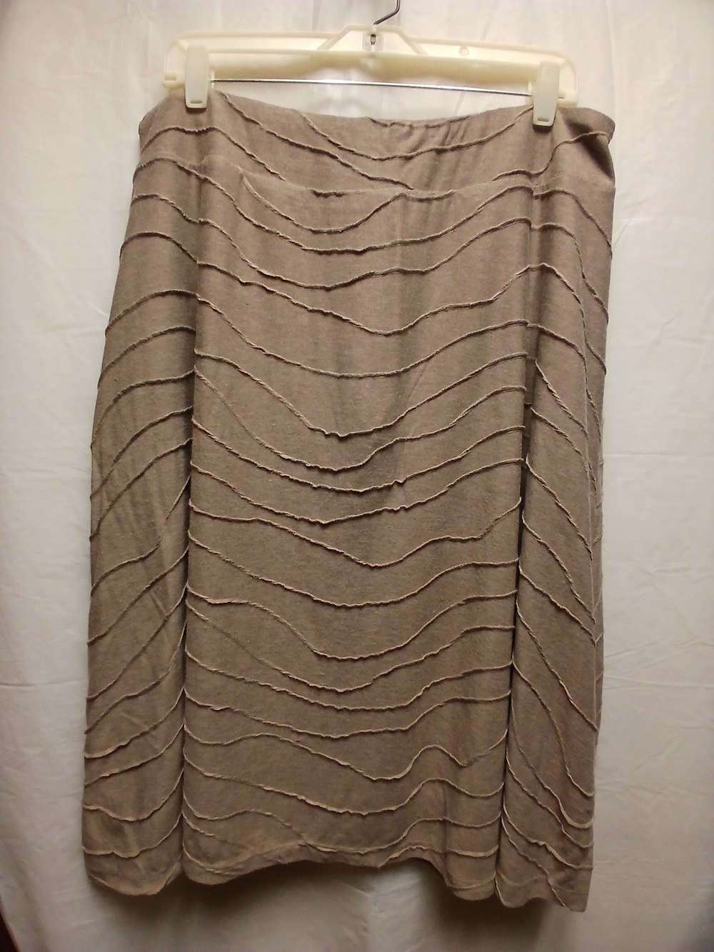 Larry Levine Neutral Taupe Wave-Textured Midi Skirt